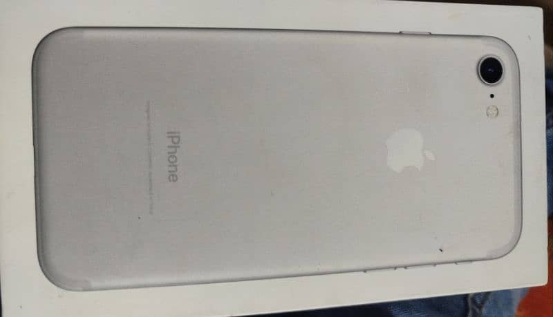 Apple IPhone 7 (32 GB ) 6