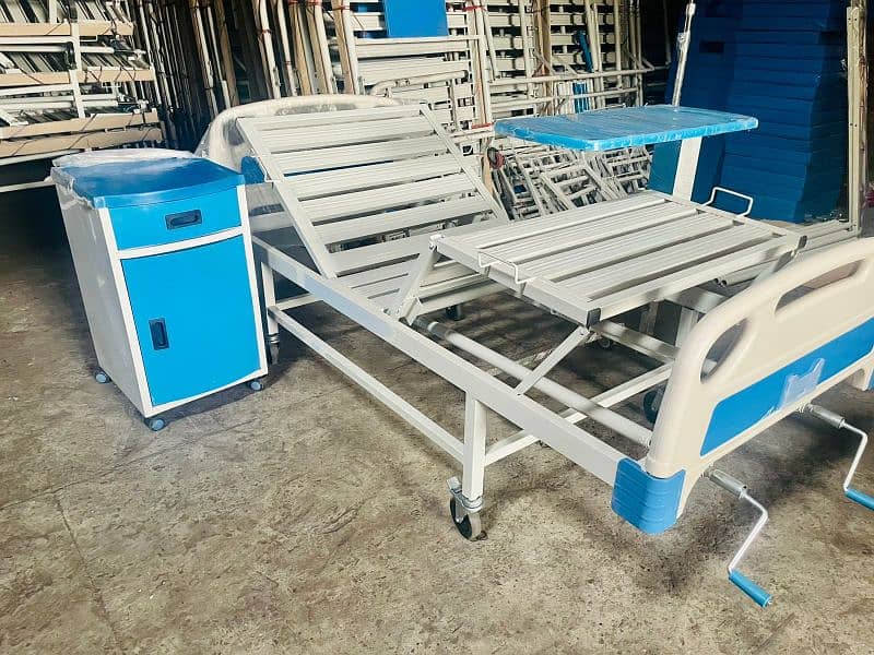 Hospital furniture manufacturer/Hospital bed/examination couch/ot scrb 0