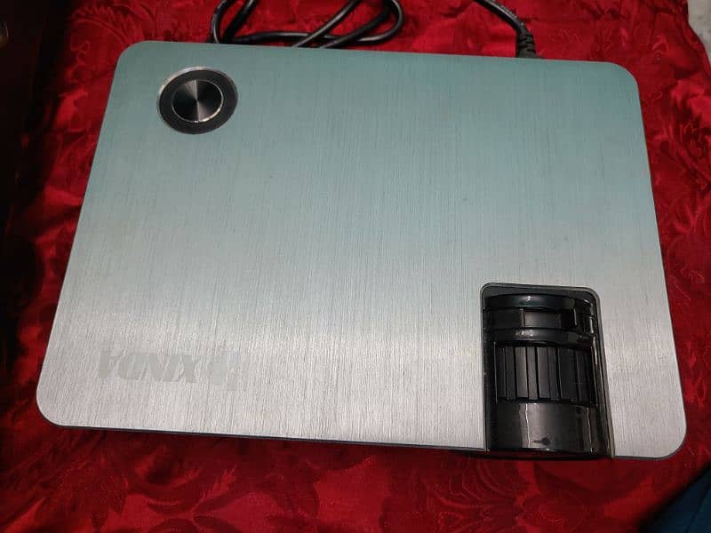 Xinda HD Projector 1