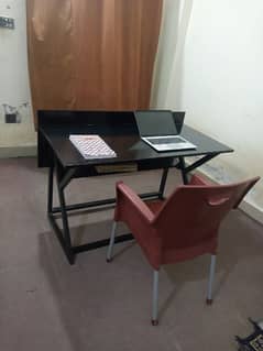 Laptop Table and Chair with Metalic Structure  4 (length) × 2 (width)