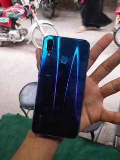 Huawei nova 3i 10/8 condation all OK phone only glass break