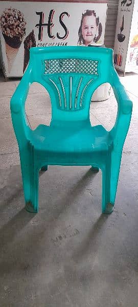 plastic chairs 0