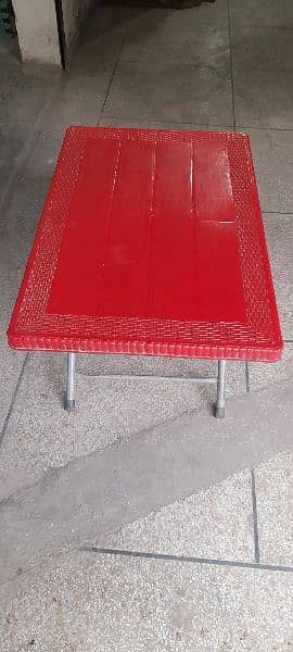 plastic tables 1