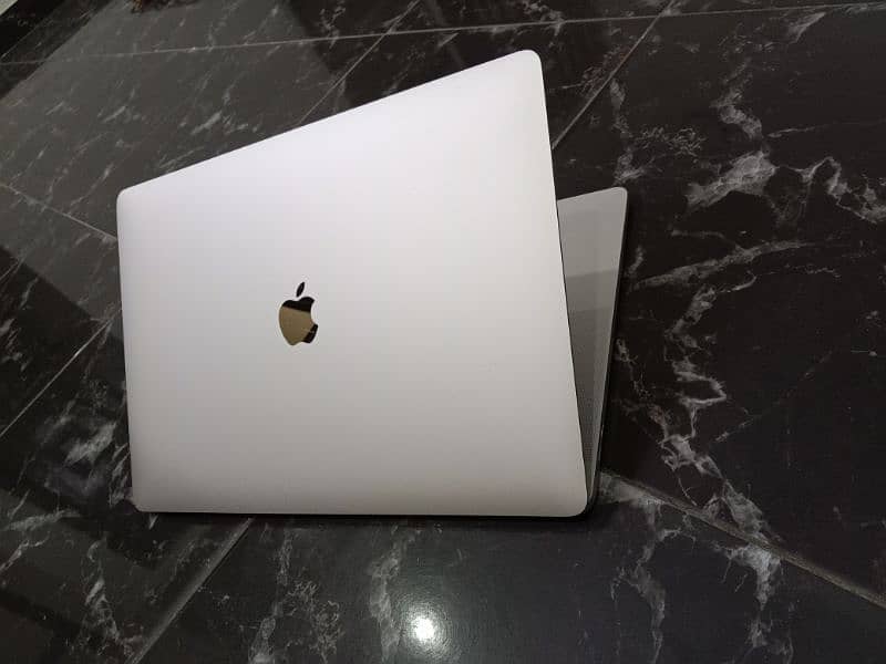 MacBook pro (15.4inch_2017) Core_i7, 16/512 SSD 0