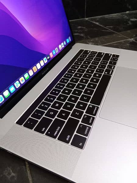 MacBook pro (15.4inch_2017) Core_i7, 16/512 SSD 1