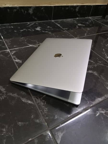 MacBook pro (15.4inch_2017) Core_i7, 16/512 SSD 4