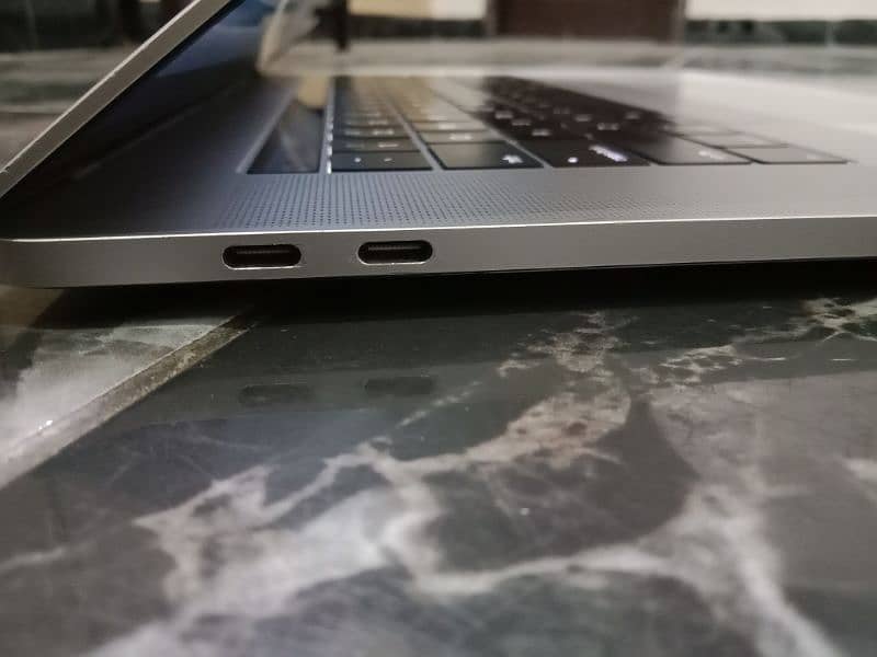 MacBook pro (15.4inch_2017) Core_i7, 16/512 SSD 6