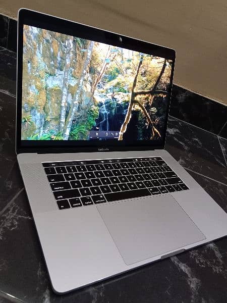 MacBook pro (15.4inch_2017) Core_i7, 16/512 SSD 7