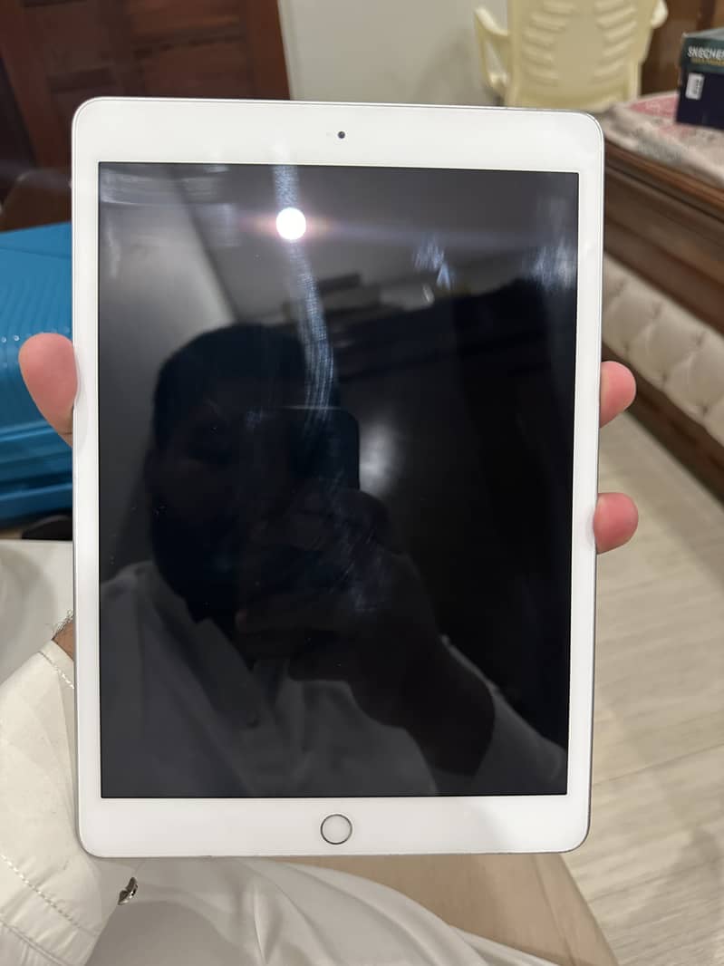 IPAD 8 th GENERATION 128 GB SILVER 10/10 1