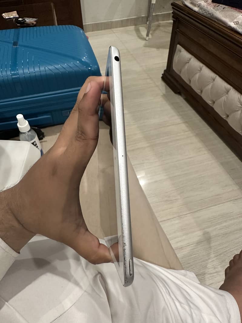 IPAD 8 th GENERATION 128 GB SILVER 10/10 4