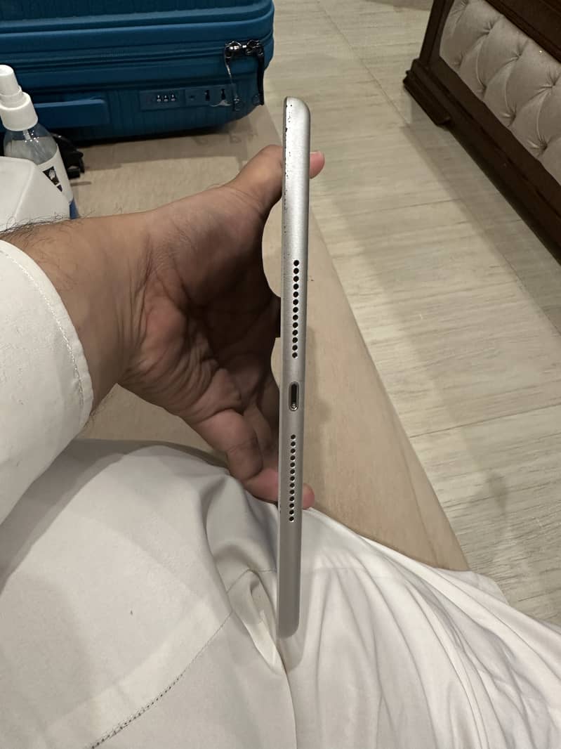 IPAD 8 th GENERATION 128 GB SILVER 10/10 5