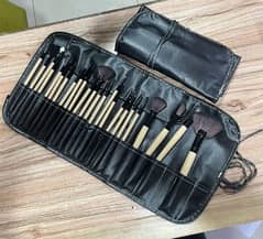 24 Piece Makeup Smooth Brushes set With Pouch