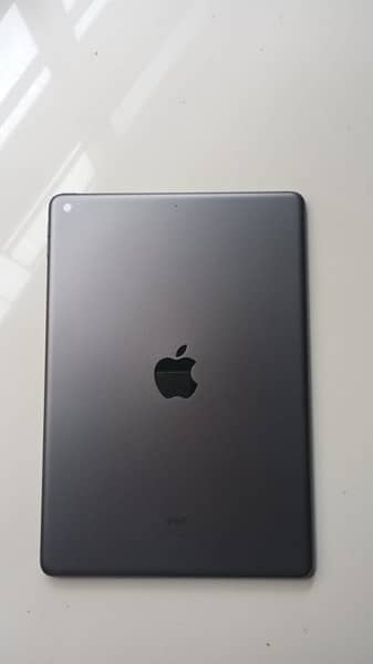 Apple Ipad 9th gen wifi  9.5/10 condition 1