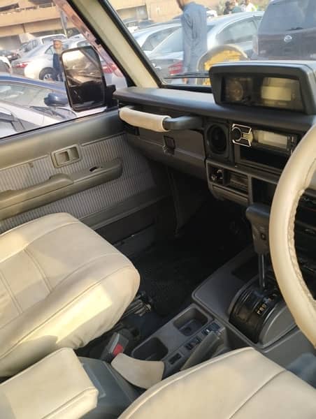 Toyota Land Cruiser 1992 13