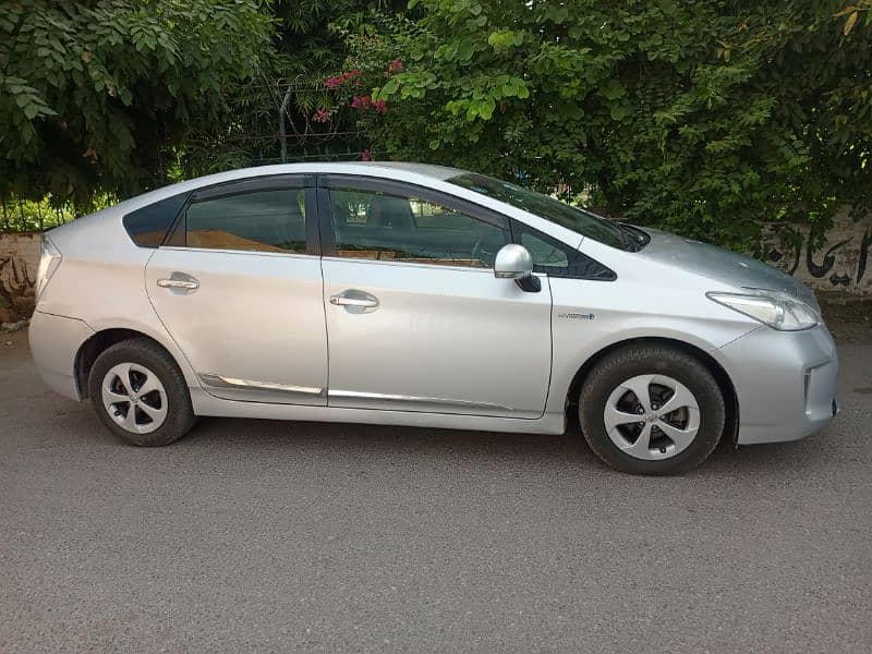 Toyota Prius 2013/2018 reg ISB 4