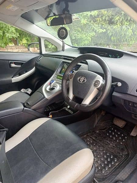 Toyota Prius 2013/2018 reg ISB 9