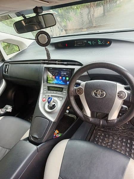 Toyota Prius 2013/2018 reg ISB 10