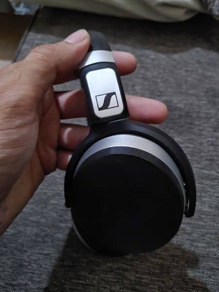 Sennheiser headphone 4.50 BTNC noise cancellation 1