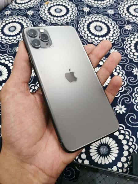 iphone 11 pro max 4