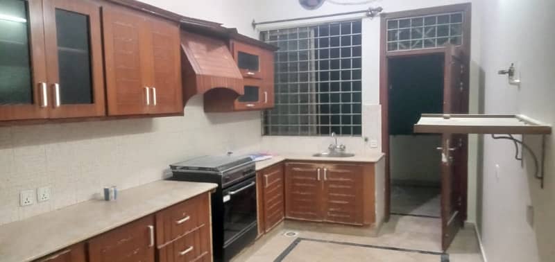 G15 Upper Portion For Rent 12 Marla Near Markaz 5