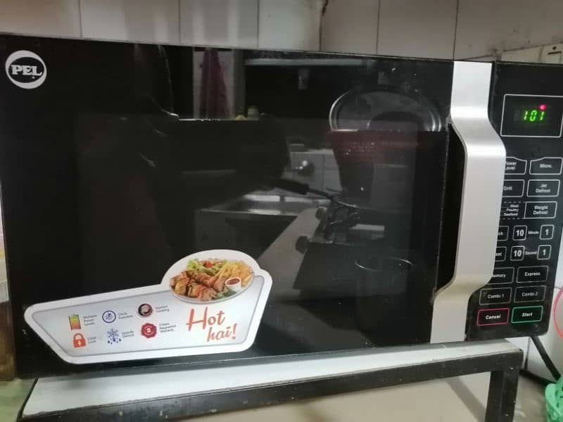 Pel Microwave oven in excellent condition. 1