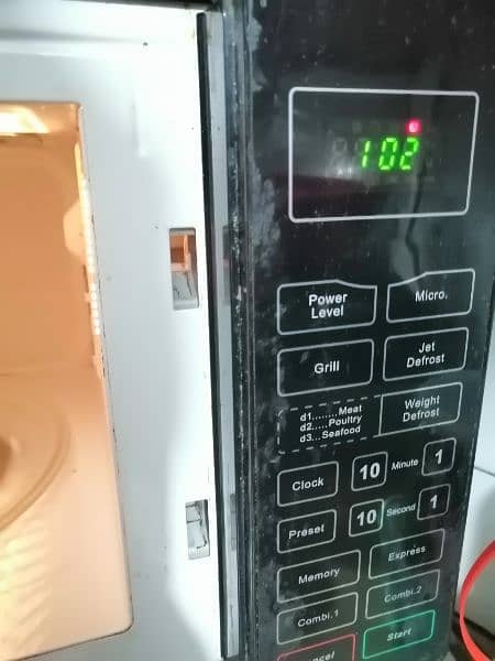 Pel Microwave oven in excellent condition. 4