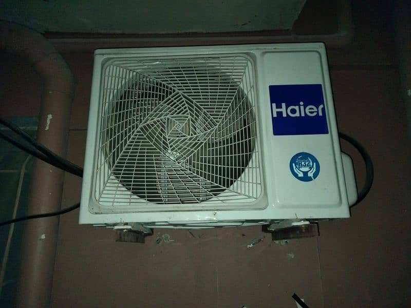 Ac 1 ton 
Haier 
4 months used only
Fresh condition 2