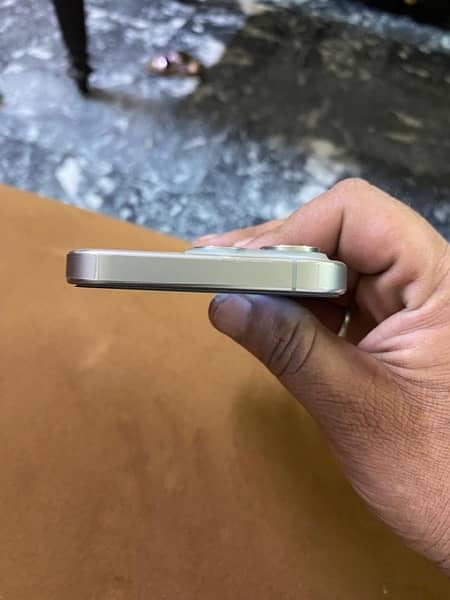 iphone 15 pro natural titanium 2