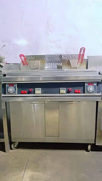 Deep fryer double basket centre chimpdum , pizza oven fast food setups 1