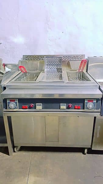 Deep fryer double basket centre chimpdum , pizza oven fast food setups 4