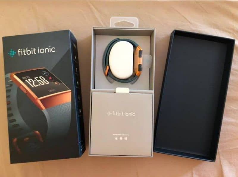 Fitbit Ionic Gold Edition 10/10 Condition Complete Box 1