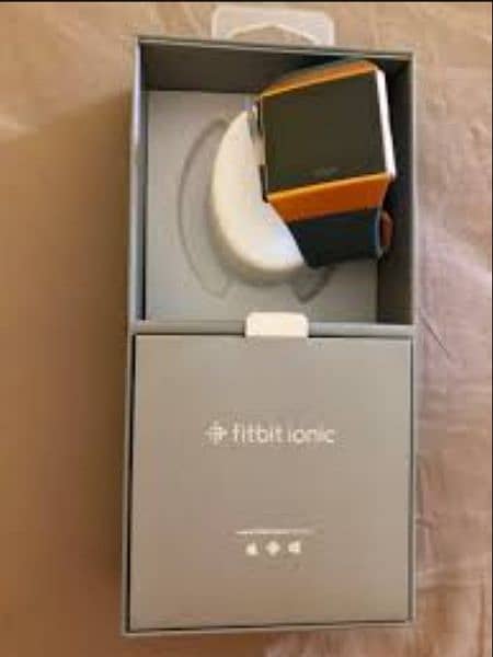 Fitbit Ionic Gold Edition 10/10 Condition Complete Box 2