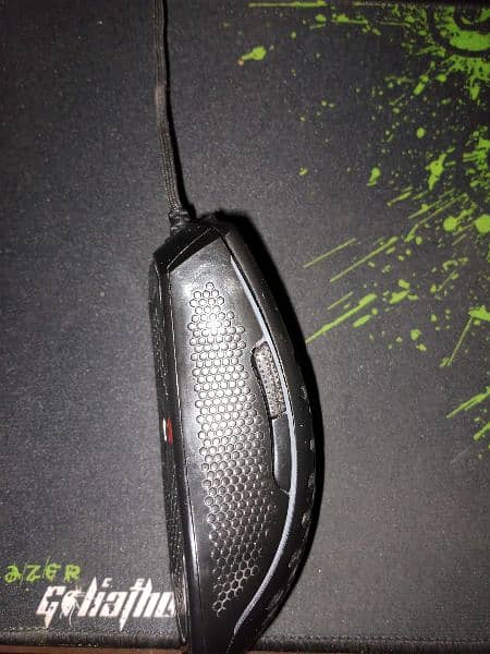 redragon storm honeycomb gaming mouse light weighted(boxed open) 1