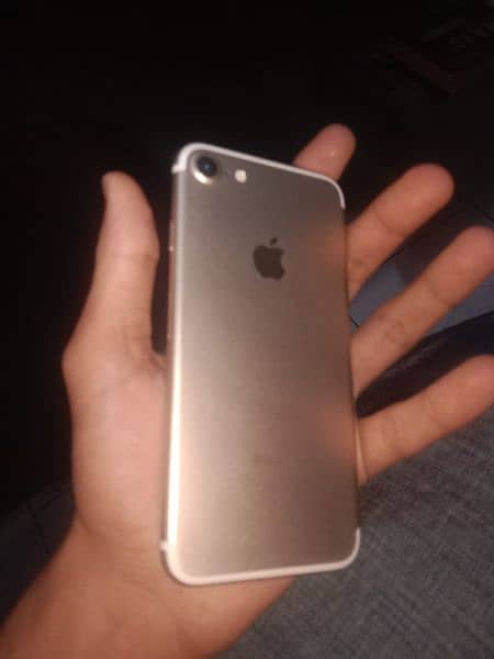 i am selling i phone 7 1