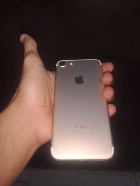 i am selling i phone 7 2