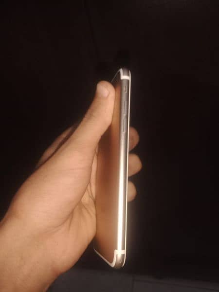 i am selling i phone 7 3