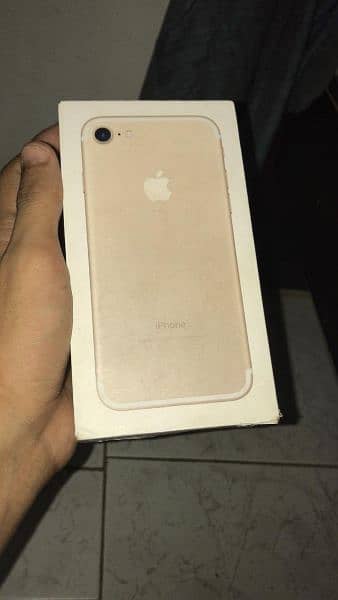 i am selling i phone 7 4