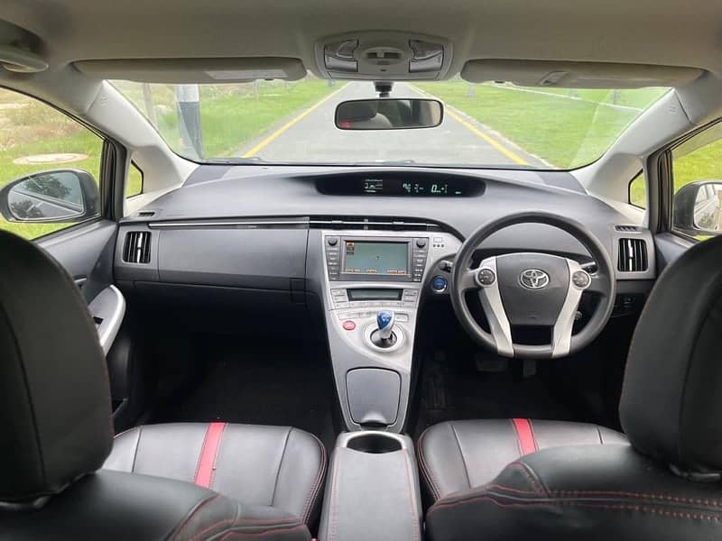 Toyota Prius 2013/17 12