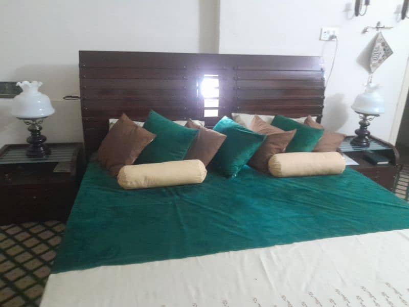 Bed set / luxury bed / dressing and side tables / furniture for sale 2