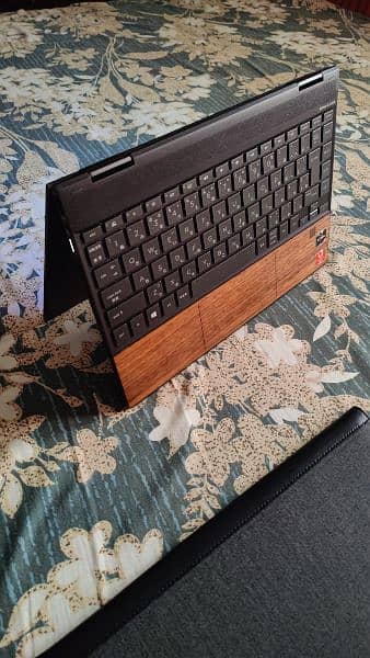 HP Envy 13 x360 Wood Edition Ryzen & Radeon Vega 2GB, 120hz display 5