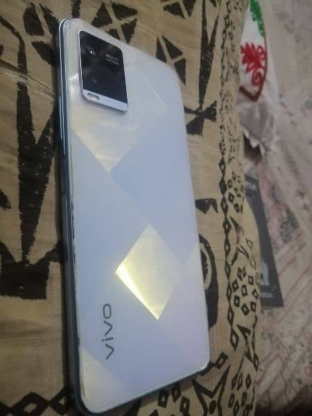 Vivo Y21, 4+64 GB completely box original charge 2