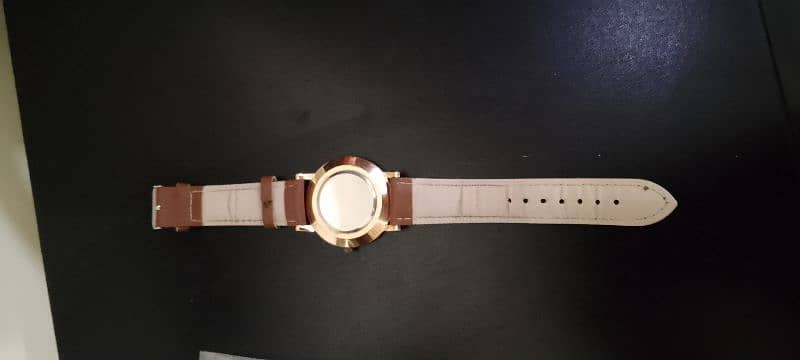 smart watch Hy or ek brown color ke simple watch Hy ya Dona sale Karen 9