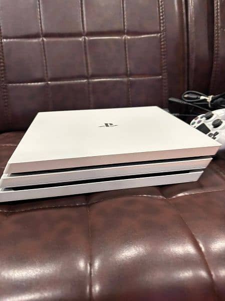 Ps4 Pro 7200 series/ PlayStation Pro 2