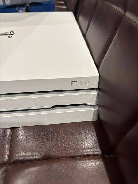 Ps4 Pro 7200 series/ PlayStation Pro 6