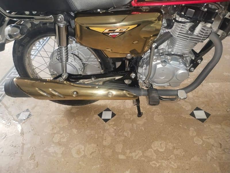 honda cg 125 special edition gold colour 3