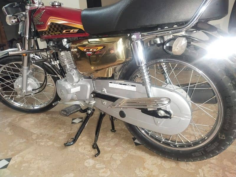 honda cg 125 special edition gold colour 7