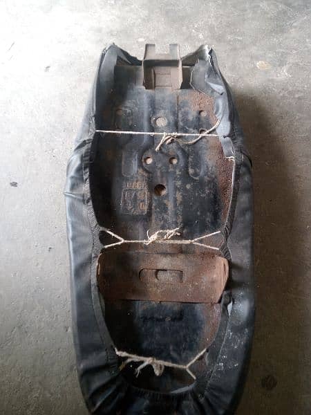 Honda 125 seat original 2