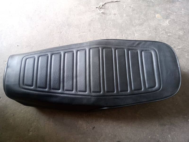 Honda 125 seat original 3