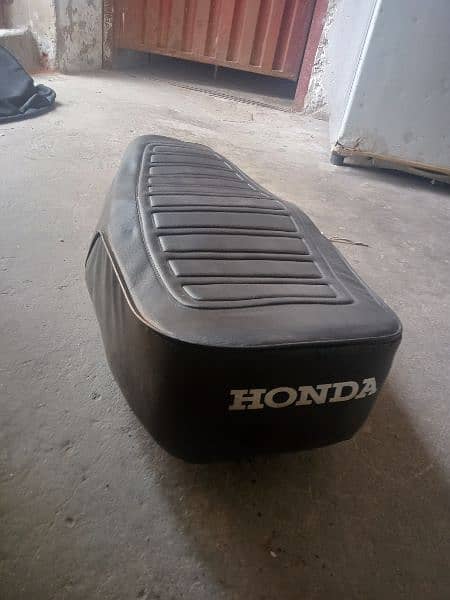 Honda 125 seat original 5