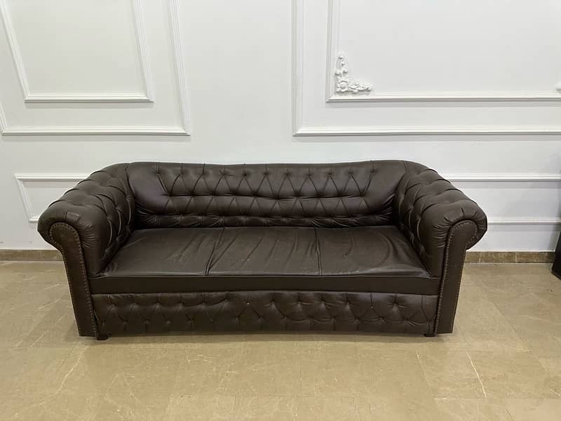 chesterfield sofa for sale in Good conditions 1